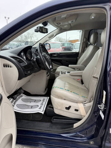 2013 Chrysler Town and Country Touring-L