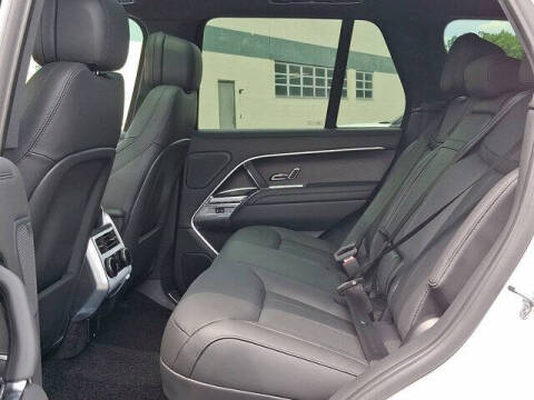 2025 Land Rover Range Rover P550e SE