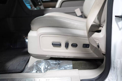 2017 Lincoln Navigator Select