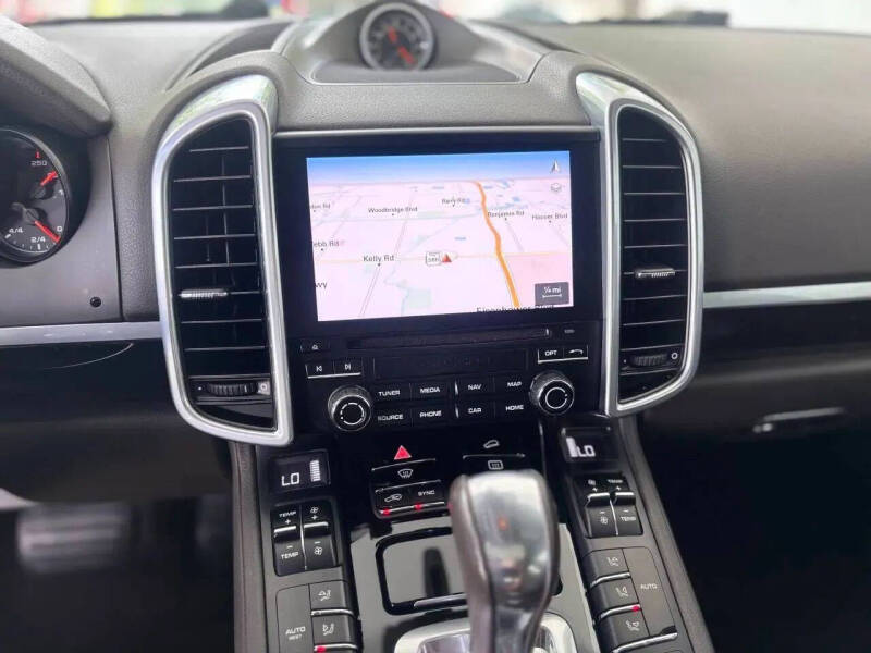 2017 Porsche Cayenne Platinum Edition