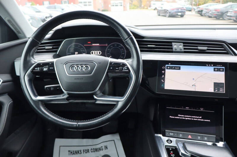 2021 Audi e-tron quattro Premium