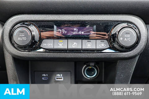 2022 Nissan Kicks SR