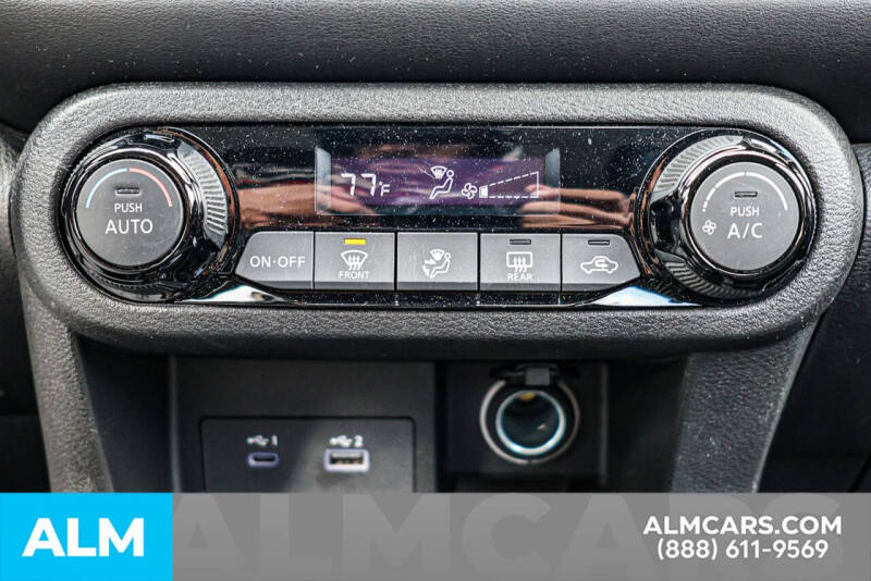 2022 Nissan Kicks SR