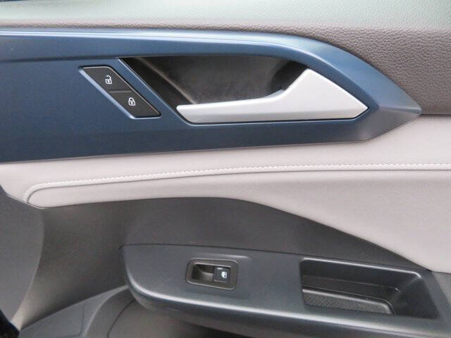 2024 Volkswagen Taos SE 4Motion