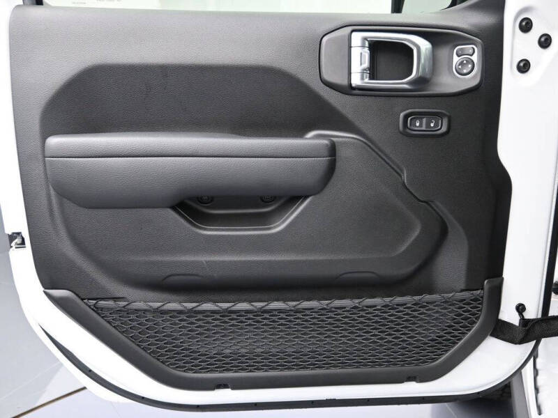 2025 Jeep Gladiator NightHawk