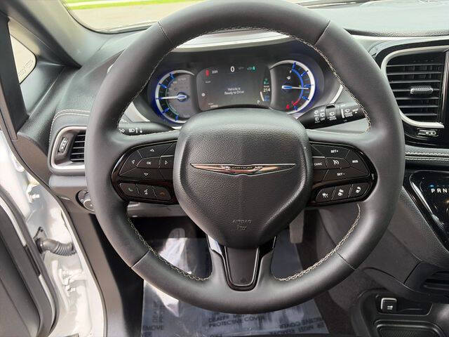2024 Chrysler Pacifica Plug-In Hybrid Select