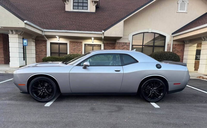 2017 Dodge Challenger SXT Plus