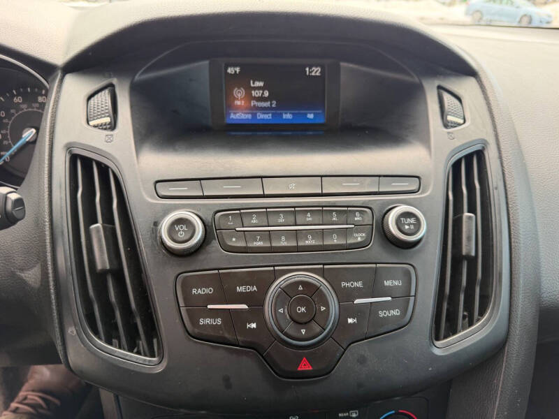 2018 Ford Focus SE - Photo 19