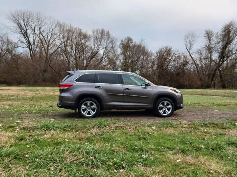 2017 Toyota Highlander for sale at Rustys Auto Sales - Rusty's Auto Sales in Platte City MO