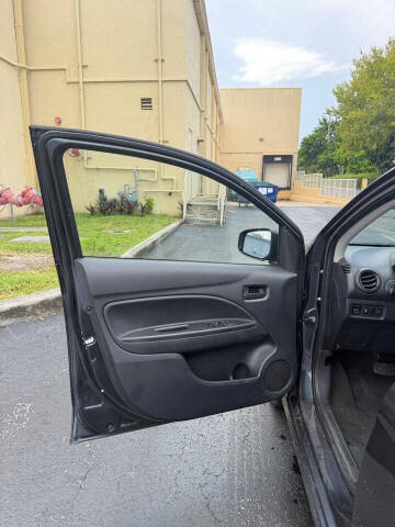 2024 Mitsubishi Mirage ES