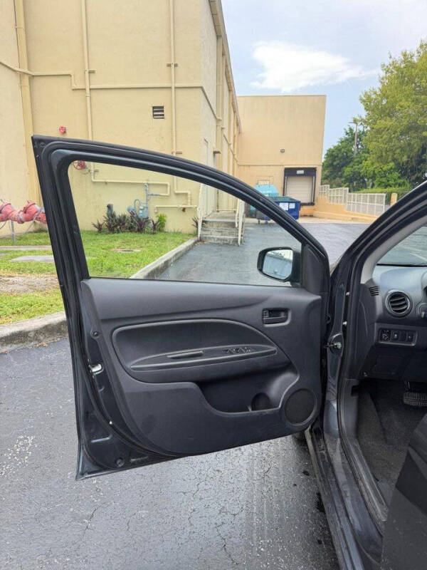 2024 Mitsubishi Mirage ES