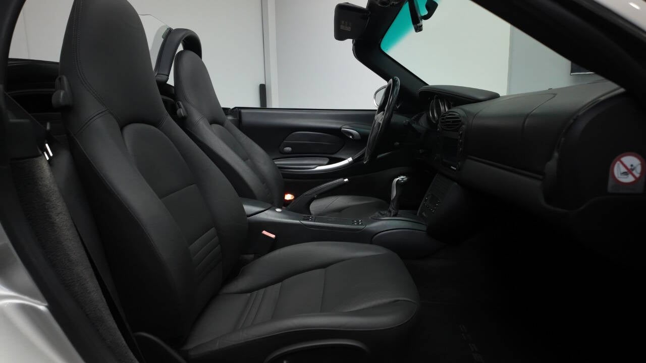 2001 Porsche Boxster 43