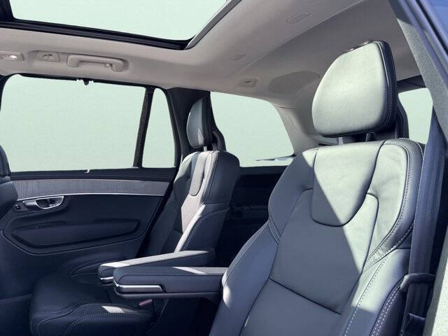 2025 Volvo XC90 T8 Ultra Bright Theme 6P