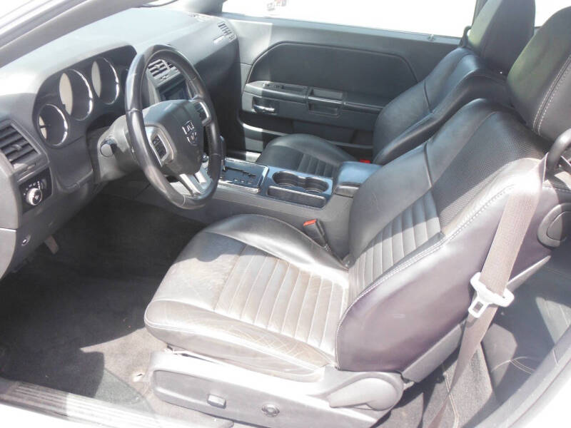 2013 Dodge Challenger SXT Plus