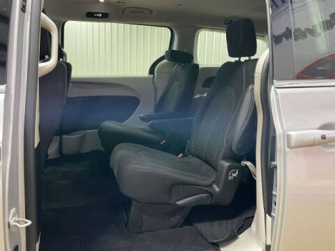 2023 Chrysler Voyager LX