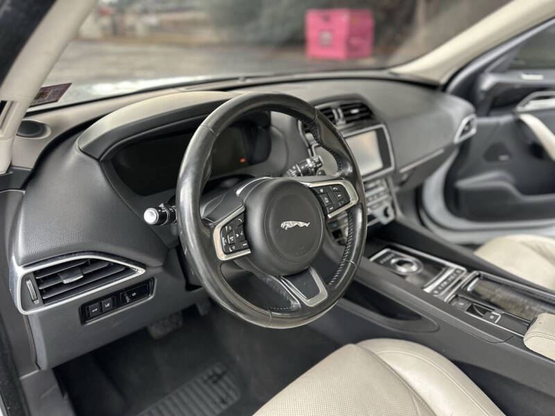 2018 Jaguar F-PACE 30t Prestige