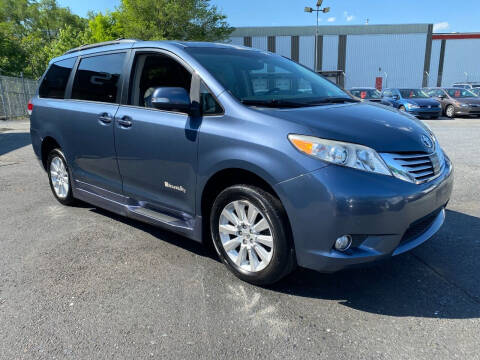 2013 Toyota Sienna XLE Mobility 7-Passenger
