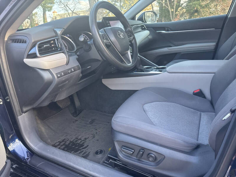 2022 Toyota Camry Hybrid LE