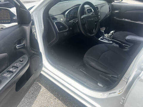 2014 Chrysler 200 LX