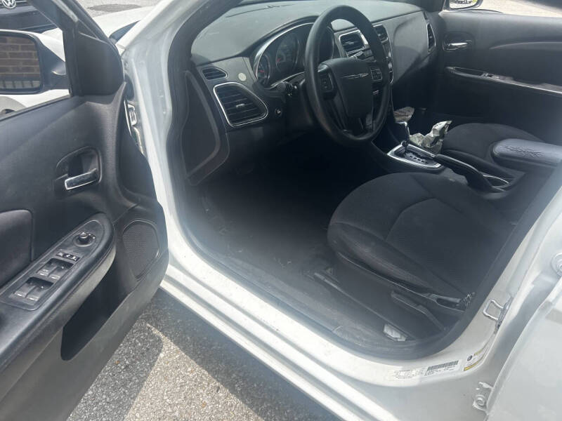 2014 Chrysler 200 LX