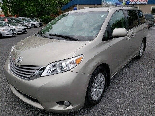 2017 Toyota Sienna XLE 8-Passenger
