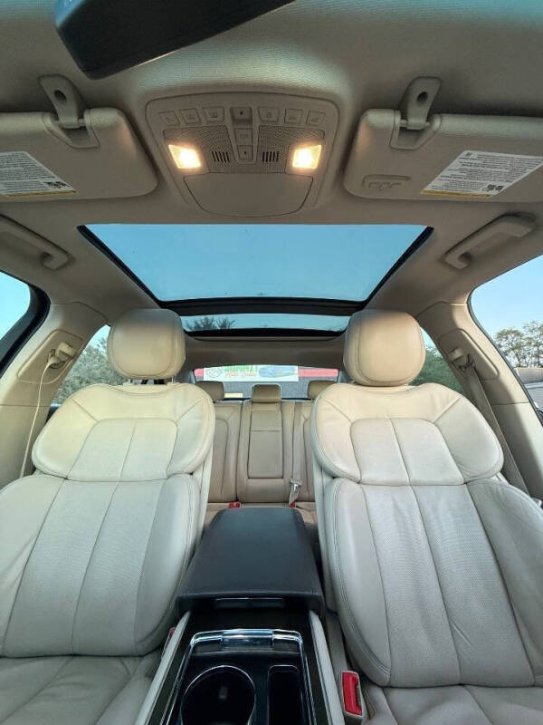 2017 Lincoln Continental Select