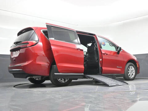 2025 Chrysler Pacifica Select