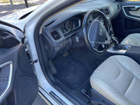 2015 Volvo V60 Cross Country T5