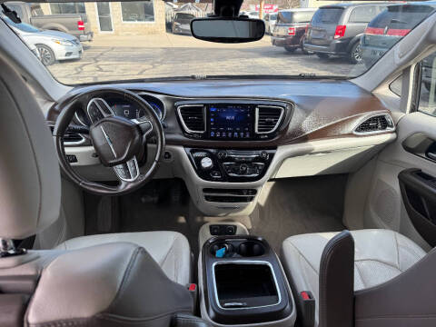 2017 Chrysler Pacifica Touring-L Plus