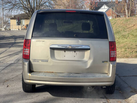 2008 Chrysler Town and Country LX