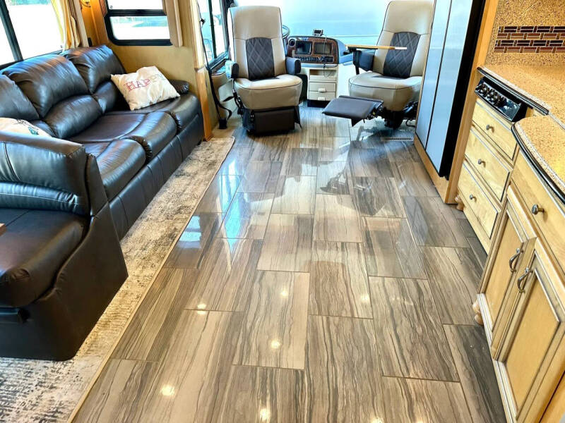 2014 Freightliner XCR Chassis