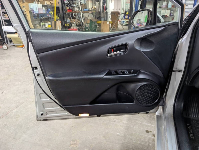 2019 Toyota Prius LE AWD-e