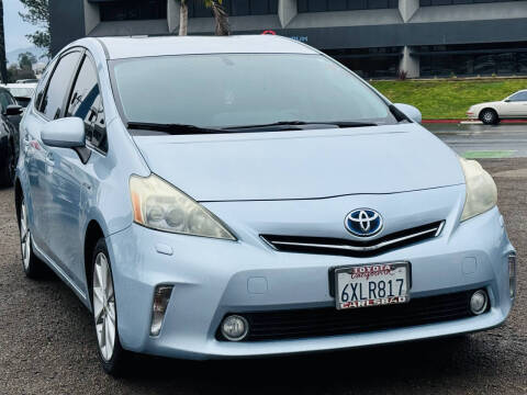 2012 Toyota Prius v Five