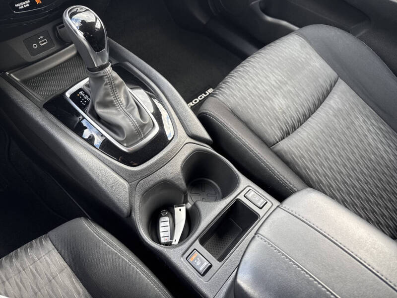 2020 Nissan Rogue SV