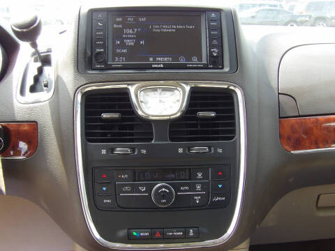 2015 Chrysler Town and Country Touring