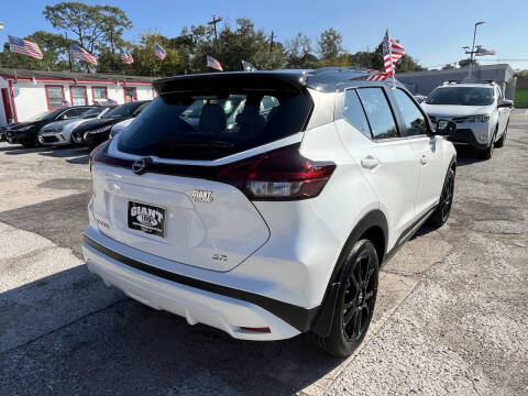 2024 Nissan Kicks SR