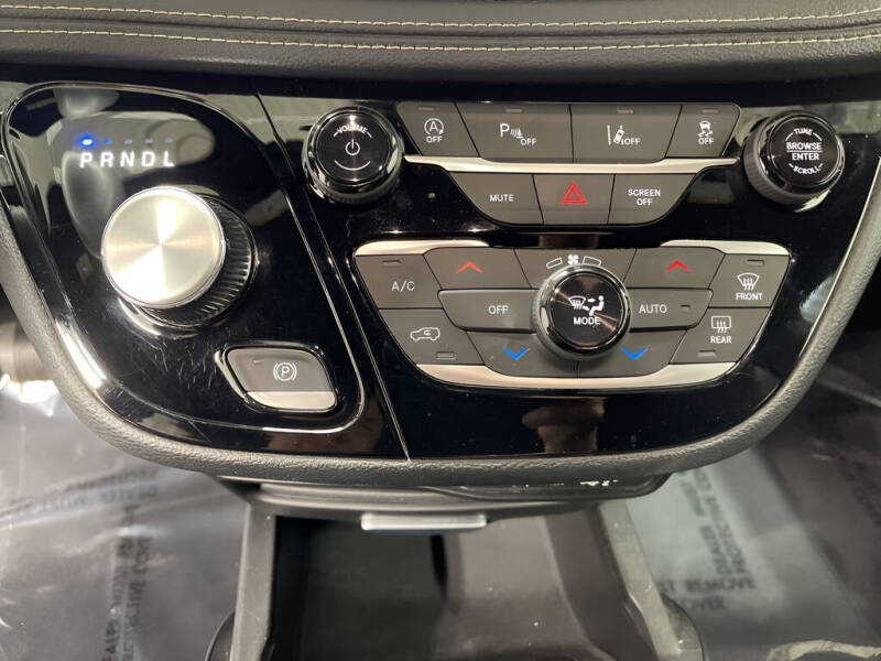 2023 Chrysler Pacifica Touring