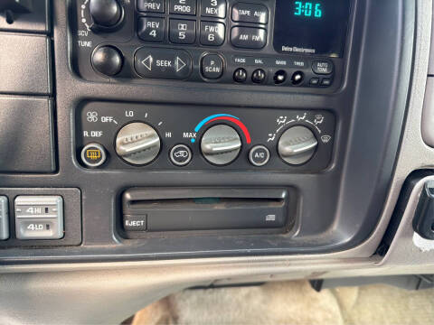 1999 Chevrolet Suburban K1500 LS