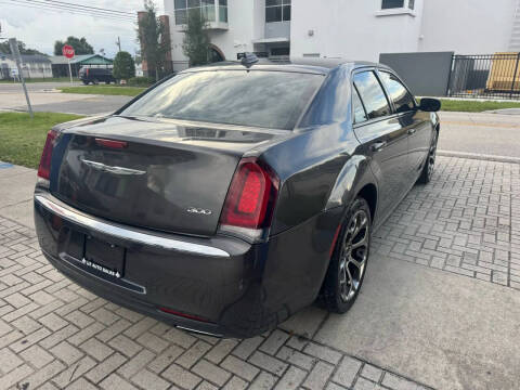 2018 Chrysler 300