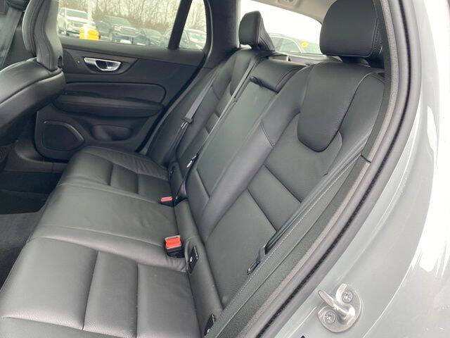 2025 Volvo V60 Cross Country B5 Plus