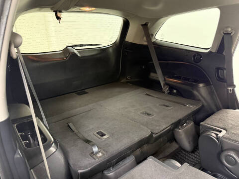 2019 Honda Pilot Touring w/Rear Captain's Chairs