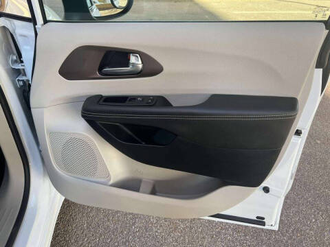 2024 Chrysler Voyager LX