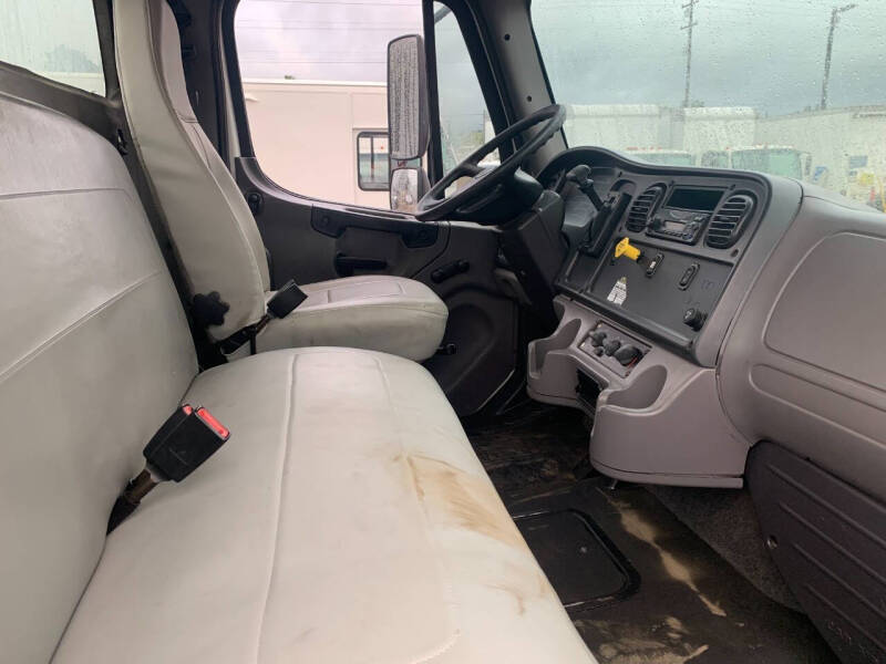 2012 Freightliner M2 106