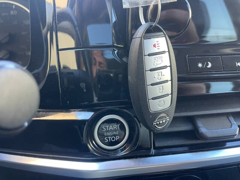 2022 Nissan Pathfinder SL