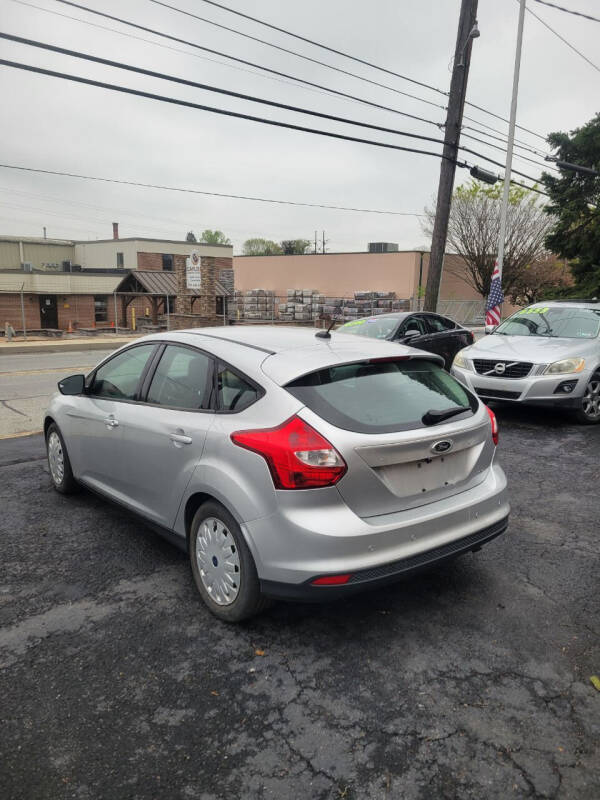 2012 Ford Focus SE photo 6