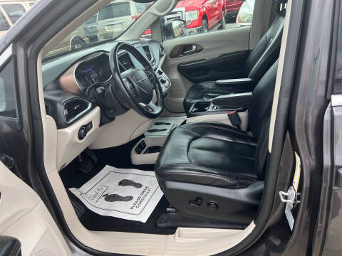 2017 Chrysler Pacifica Touring-L Plus