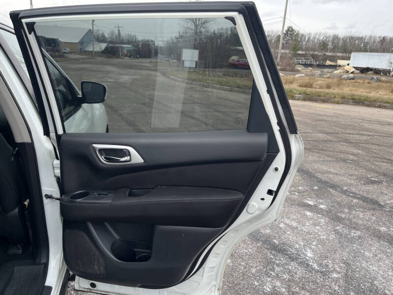 2017 Nissan Pathfinder SV