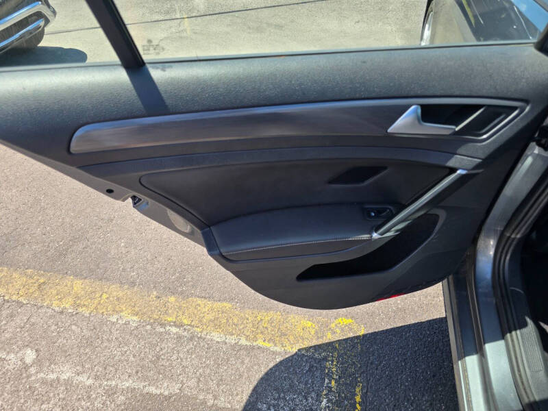 2019 Volkswagen Golf SE