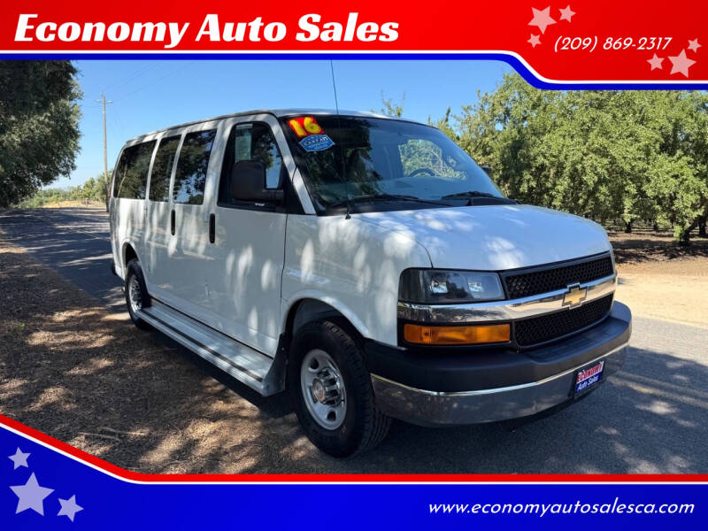 2016 Chevrolet Express Passenger LS's photo