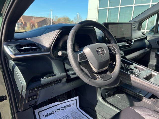 2025 Toyota Sienna Woodland Edition